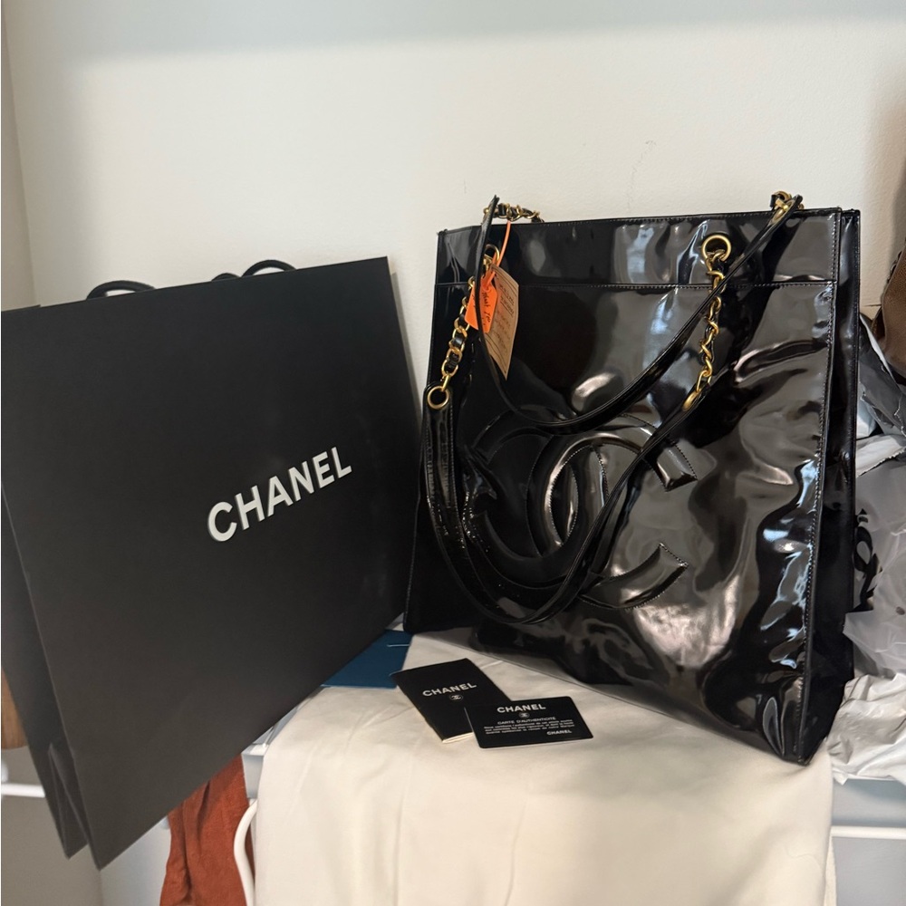 CHANEL CC Logo Enamel Patent Leather Chain Tote bag Black Gold【Condition:S】Good